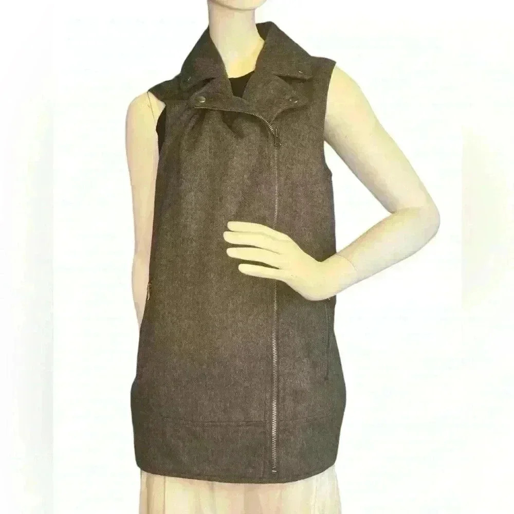 Banana Republic Vest Gray, Wool, Zip Close Pockets Size M.  D45